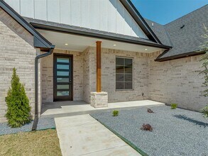 9332 SW 33rd Pl in Oklahoma City, OK - Foto de edificio - Building Photo