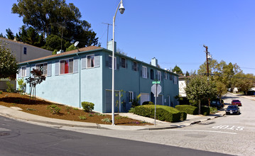 100-108 Elm St in San Carlos, CA - Foto de edificio - Building Photo