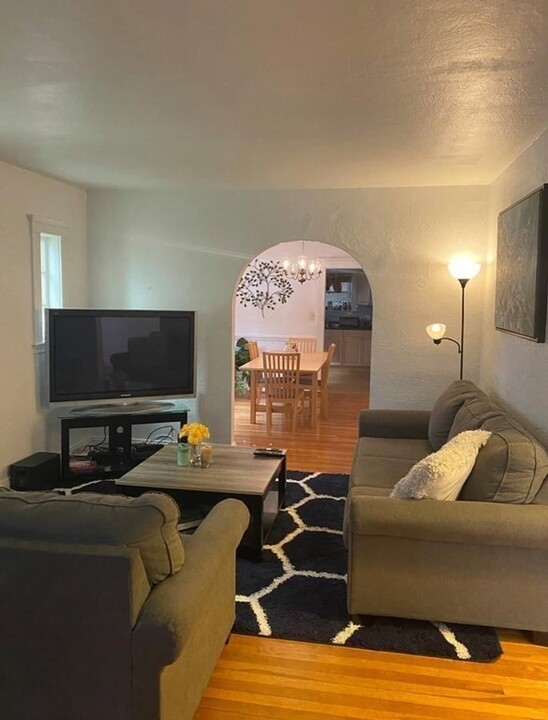 89 Westbourne Ter, Unit 1 in Brookline, MA - Building Photo