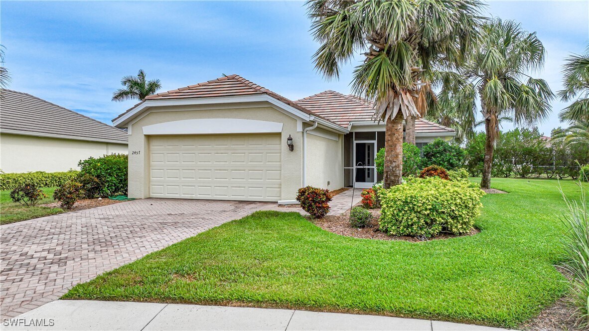 2457 Hopefield Ct in Cape Coral, FL - Foto de edificio