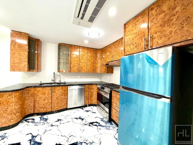 63 AVENUE in Queens, NY - Building Photo - Building Photo