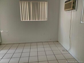 1011 SW 9th St-Unit -1011 in Miami, FL - Building Photo - Building Photo