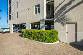 Admirality at Vanderbilt in Naples, FL - Foto de edificio - Building Photo