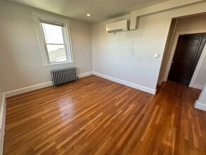 130 Highland Ave, Unit 4 in Somerville, MA - Building Photo - Building Photo