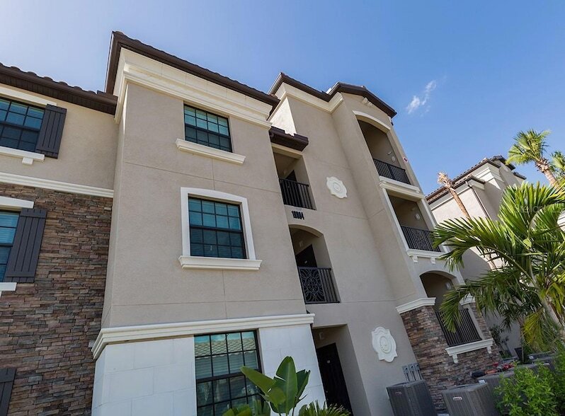 16904 Vardon Ter, Unit 202 in Bradenton, FL - Building Photo