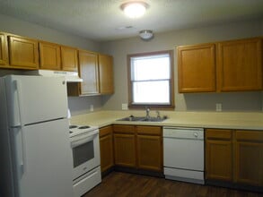3608 Westridge Dr, Unit B in Lawrence, KS - Building Photo - Building Photo