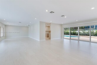 1911 NE 197th Terrace in Miami, FL - Building Photo - Building Photo