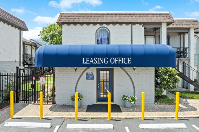 Tierra Bella in Houston, TX - Building Photo - Building Photo