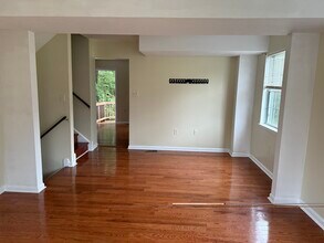 13130 Quann Ln in Woodbridge, VA - Foto de edificio - Building Photo