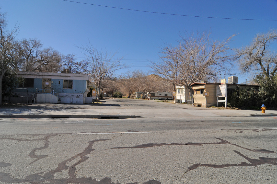 16501 S D St in Victorville, CA - Building Photo