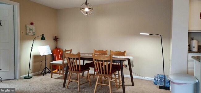 10204 Ashbrooke Ct in Oakton, VA - Building Photo - Building Photo