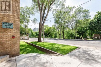 205-205 Keele St in Toronto, ON - Building Photo - Building Photo