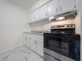 Woodland Manor Apartments in Morrisville, PA - Building Photo
