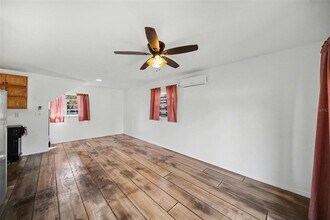 38250 13th Ave in Zephyrhills, FL - Building Photo - Building Photo