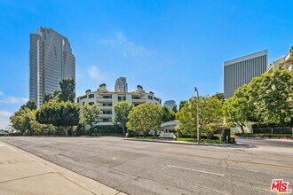 2132 Century Park Ln in Los Angeles, CA - Building Photo - Building Photo