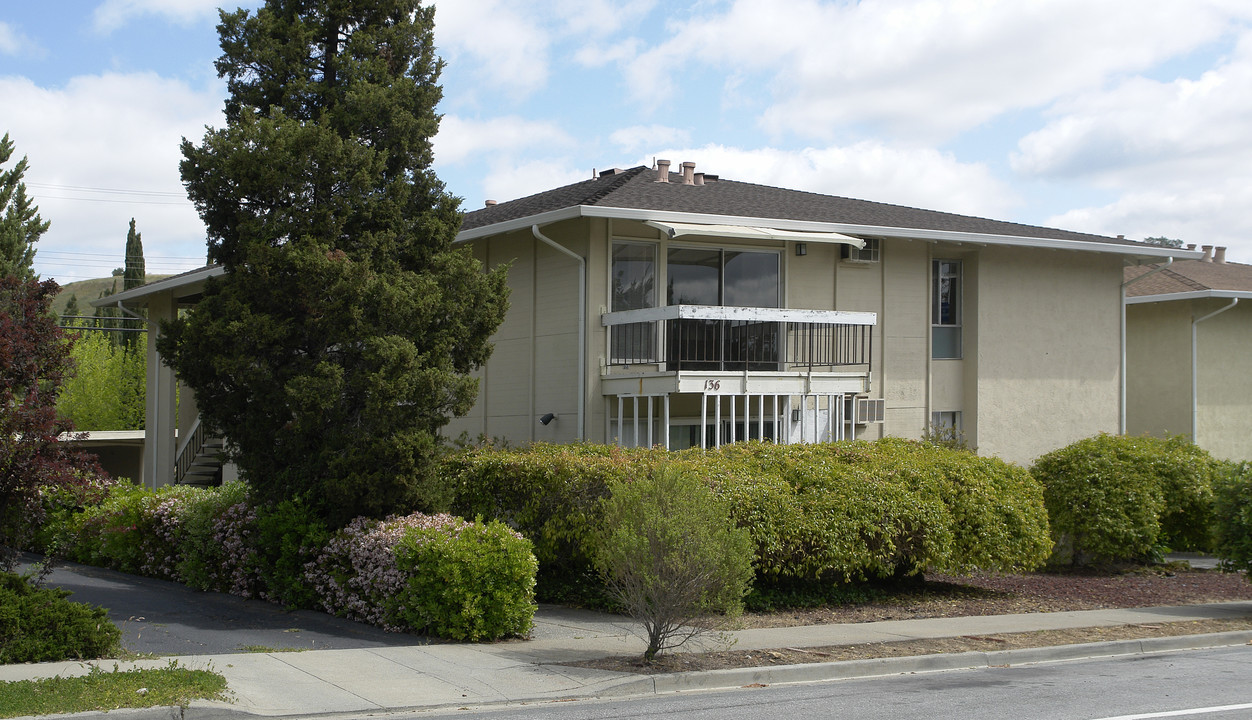 136 Blue Ridge Dr in Martinez, CA - Building Photo