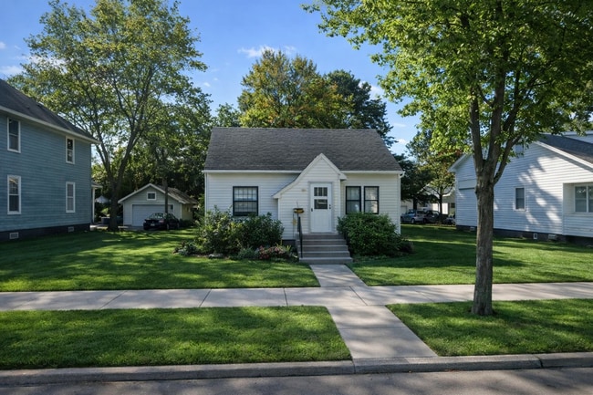 property at 828 S 9th Ave