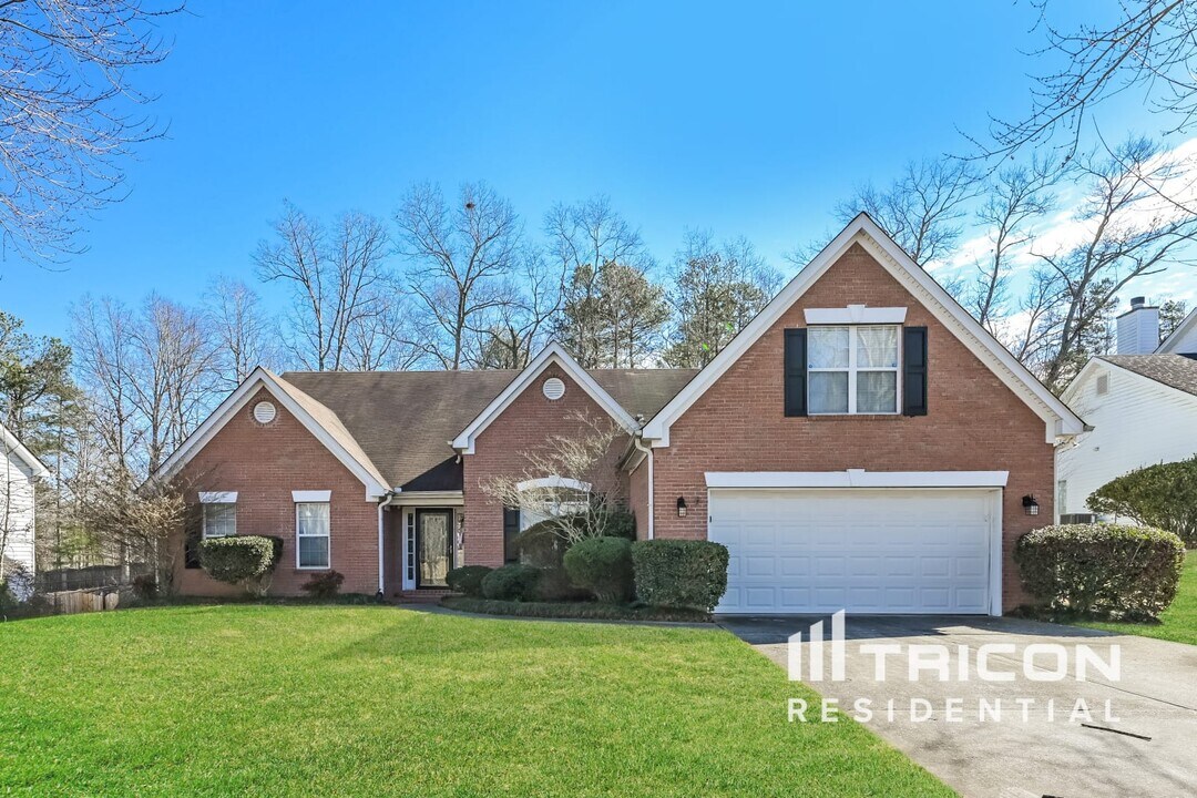 1052 Apalachee Run Trail in Dacula, GA - Building Photo