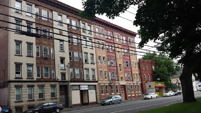 845-851 Main St in Holyoke, MA - Building Photo - Building Photo