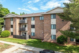 Linden East Apartments in Indianola, IA - Building Photo - Building Photo
