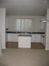 4465 E Paradise Village Pkwy S-Unit -APT 1175 in Phoenix, AZ - Building Photo - Building Photo