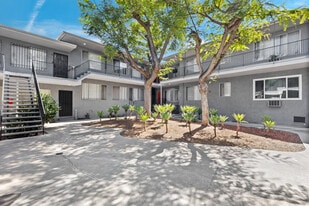 Baldwin Hills Apartments in Los Angeles, CA - Building Photo