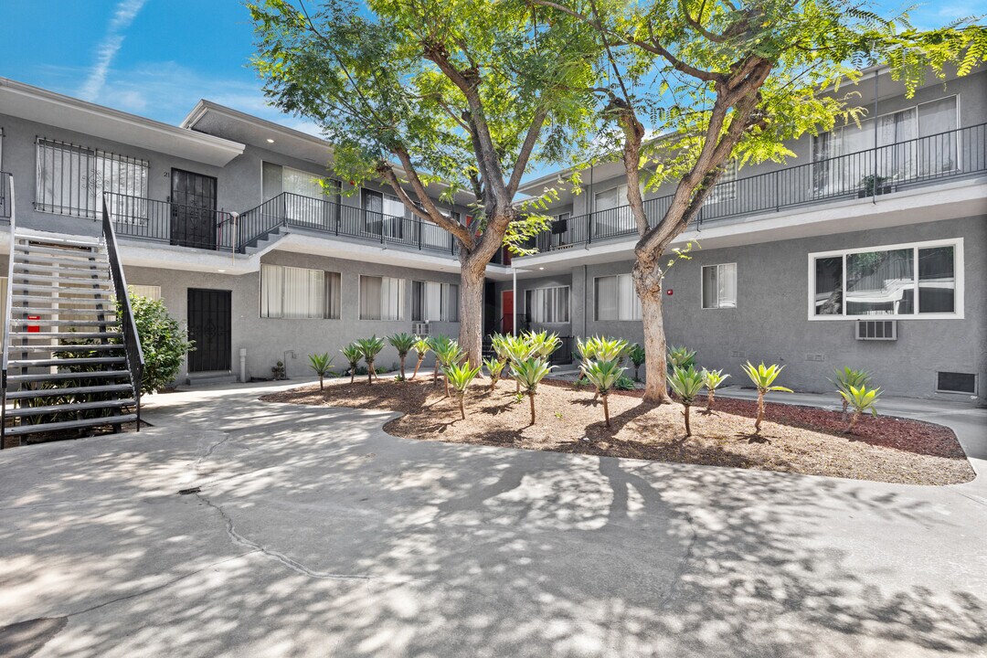 Baldwin Hills Apartments in Los Angeles, CA - Foto de edificio