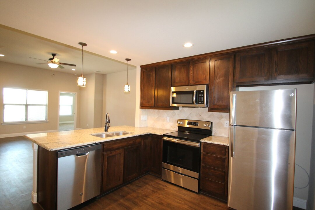 1301-1305 White Sand Dr in Azle, TX - Building Photo