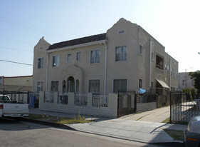 715 Manhattan Pl Apartments