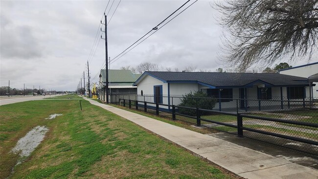21006 FM 2100 in Crosby, TX - Building Photo - Building Photo