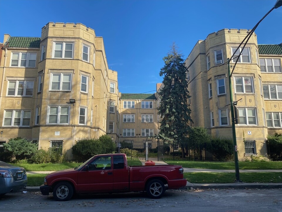 7017 S Merrill Ave in Chicago, IL - Foto de edificio