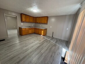 602 W Hanssler Pl in Peoria, IL - Building Photo - Building Photo