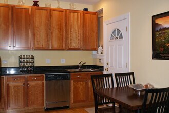 820 W Sunnyside Ave, Unit 2B in Chicago, IL - Building Photo - Building Photo
