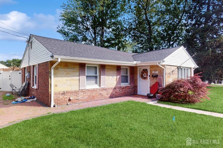 229 Old Post Rd in Edison, NJ - Building Photo