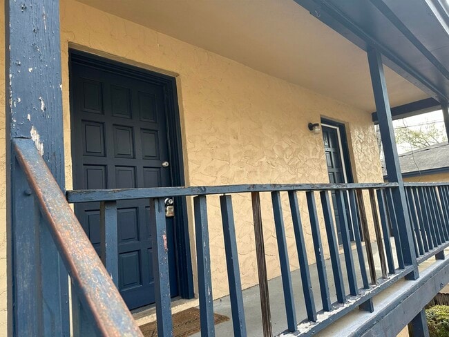 1235 Buckingham Dr in Tallahassee, FL - Building Photo - Building Photo