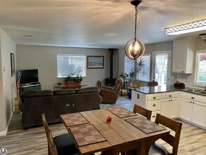 18016 Clouds Rest Rd in Soulsbyville, CA - Building Photo - Building Photo