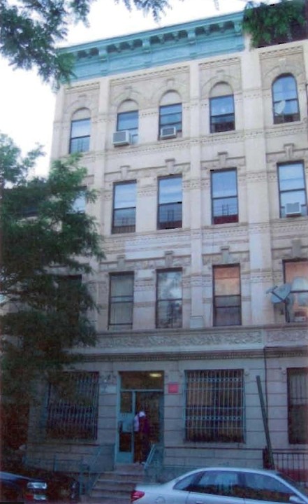 683 Jefferson Ave in Brooklyn, NY - Building Photo