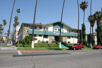 400 S Mariposa Ave in Los Angeles, CA - Building Photo - Building Photo