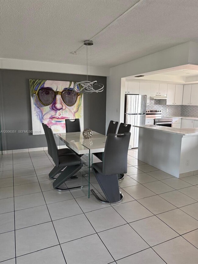 200 NE 12th Ave in Hallandale Beach, FL - Building Photo - Building Photo