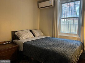 1227 Spruce St in Philadelphia, PA - Building Photo