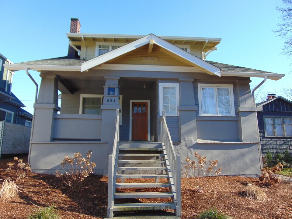 824 NE Ravenna Blvd in Seattle, WA - Building Photo
