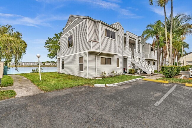 3421 NW 44th St, Unit 104 in Lauderdale Lakes, FL - Building Photo - Building Photo