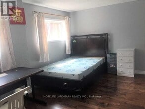 940 Hampstead Ct in Mississauga, ON - Building Photo - Building Photo