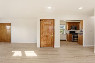 576 Ave E in Bayonne, NJ - Foto de edificio - Building Photo