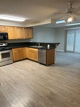 13950 SW 20th St in Beaverton, OR - Foto de edificio - Building Photo