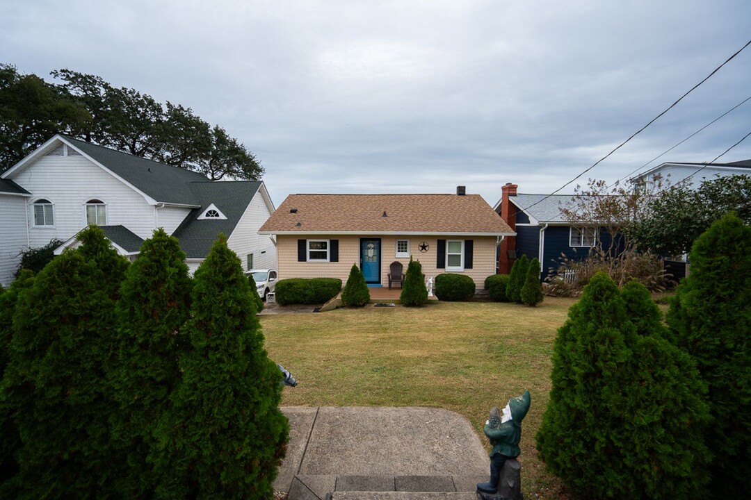 1823 King's Landing Rd in Hampstead, NC - Foto de edificio