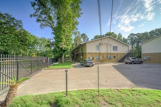Mockingbird Garden Apartments in Tallahassee, FL - Building Photo - Building Photo