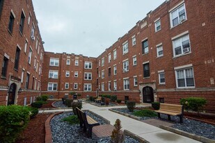 938 W Cornelia Ave, Unit J05W in Chicago, IL - Building Photo