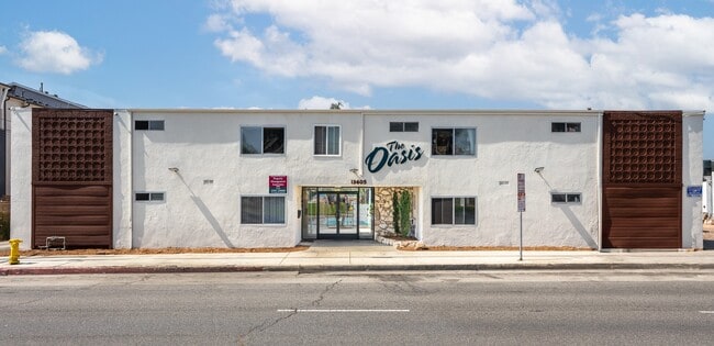 13605 S. Vermont Avenue in Gardena, CA - Foto de edificio - Building Photo