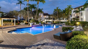 Lakes at Pembroke in Pembroke Pines, FL - Building Photo